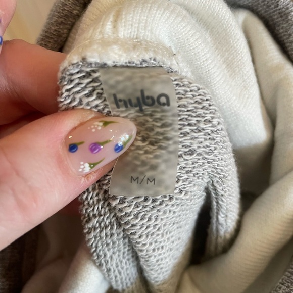 Gray and white knit sweater - Picture 3 of 3